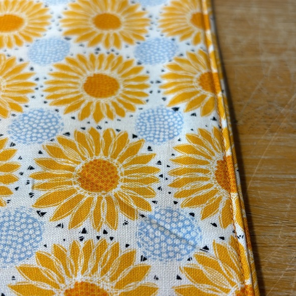 SUNFLOWERS TABLE RUNNER - Picture 3 of 4